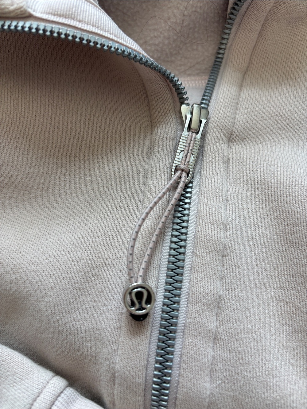 lululemon athletica Hooded Full-Zip Jacket in Light Taupe nude. 8 - Picture 3 of 6